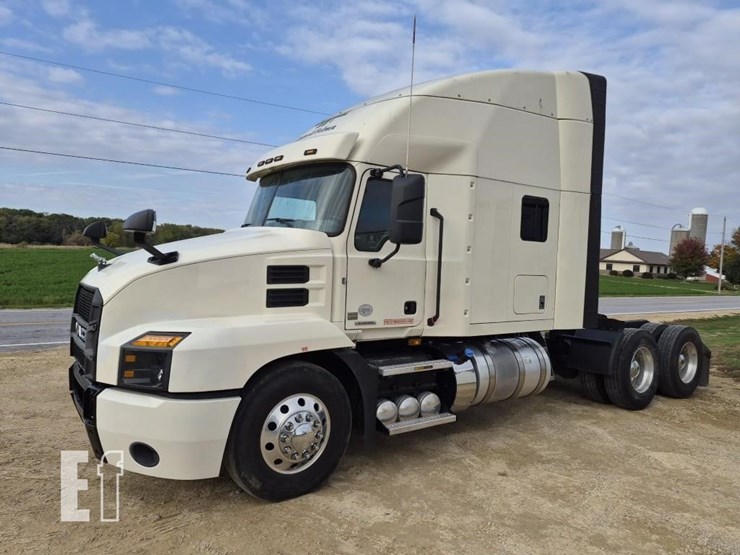 2024-mack-anthem-64t-image-1