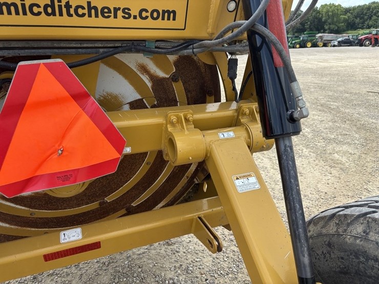 dynamic-wolverine-pull-type-ditcher-image-31