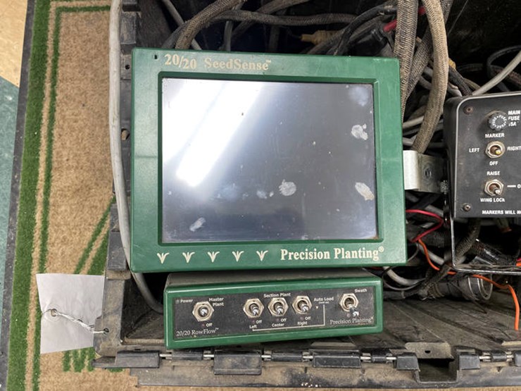 1998-kinze-2600-image-55