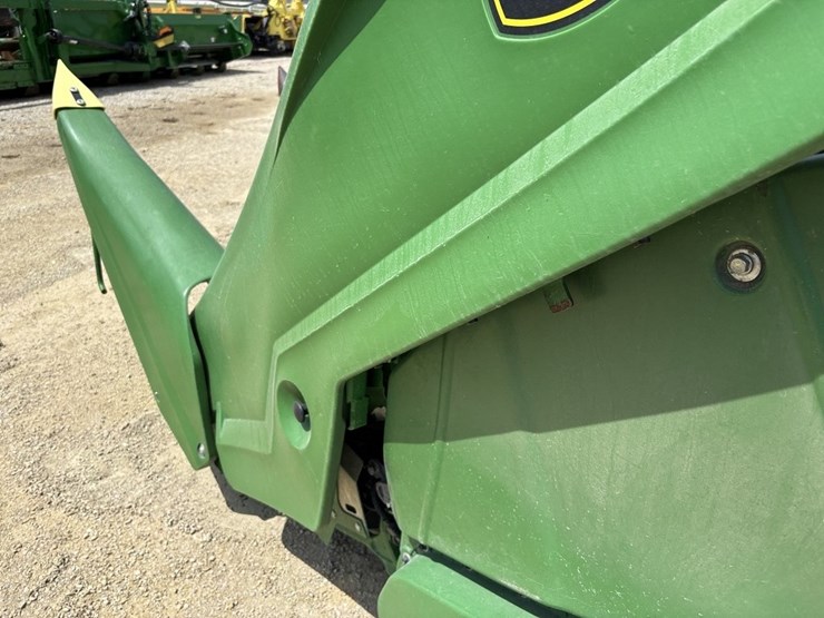 2022-john-deere-c12r-image-26