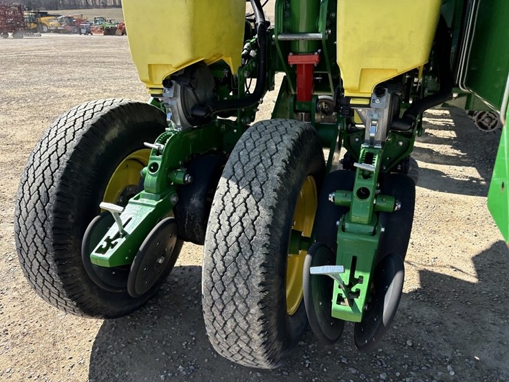 2017-john-deere-1775nt-image-43