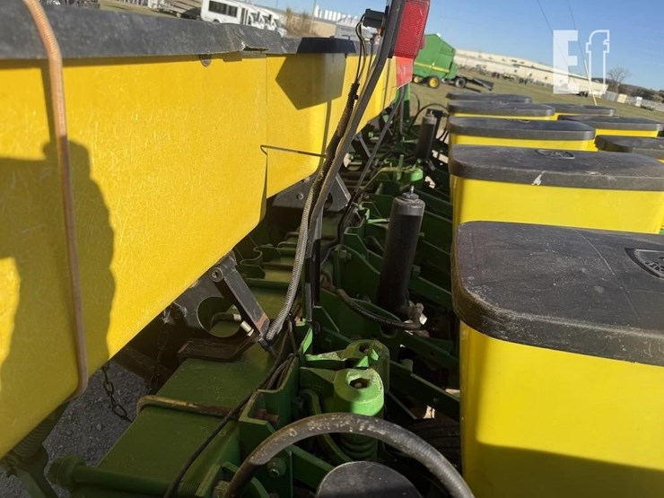 2005-john-deere-1750-image-11