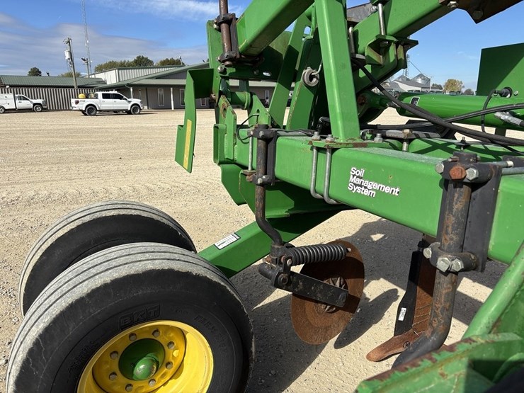 john-deere-2100-image-40