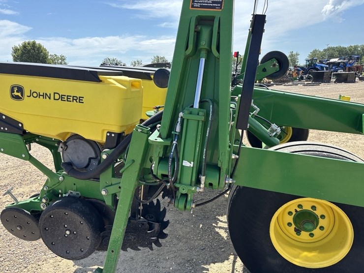 john-deere-1785-image-8
