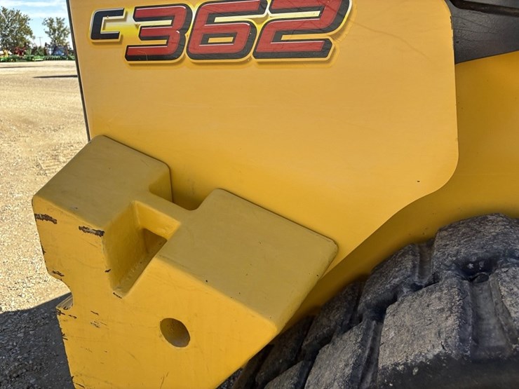 new-holland-c362-image-16