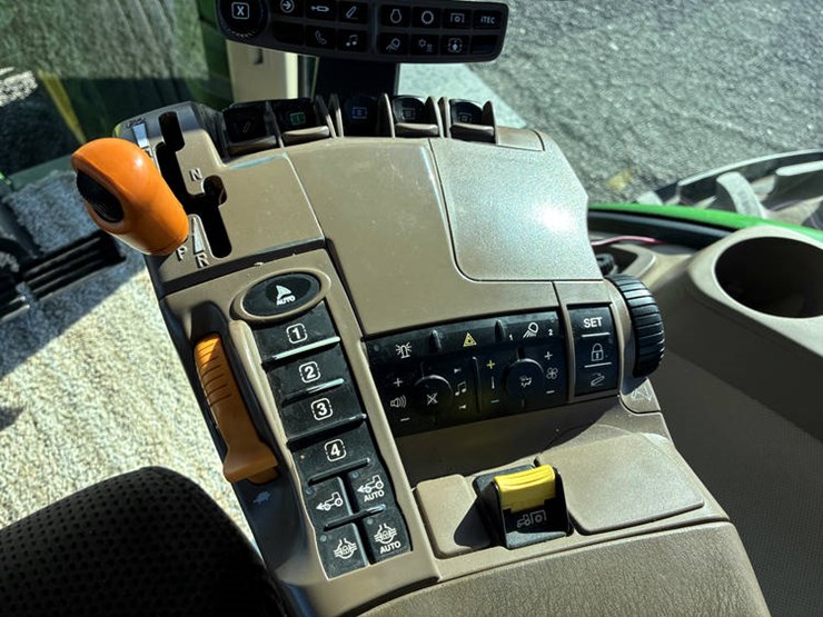 john-deere-8295r-image-85