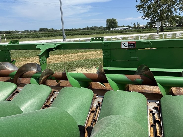 2022-john-deere-c12r-image-34