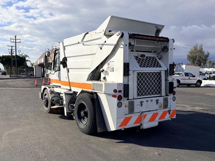 2009-allianz-street-sweeper-image-4