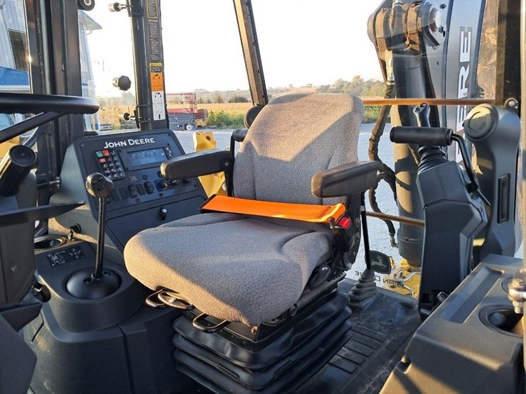 2022-deere-410l-image-26