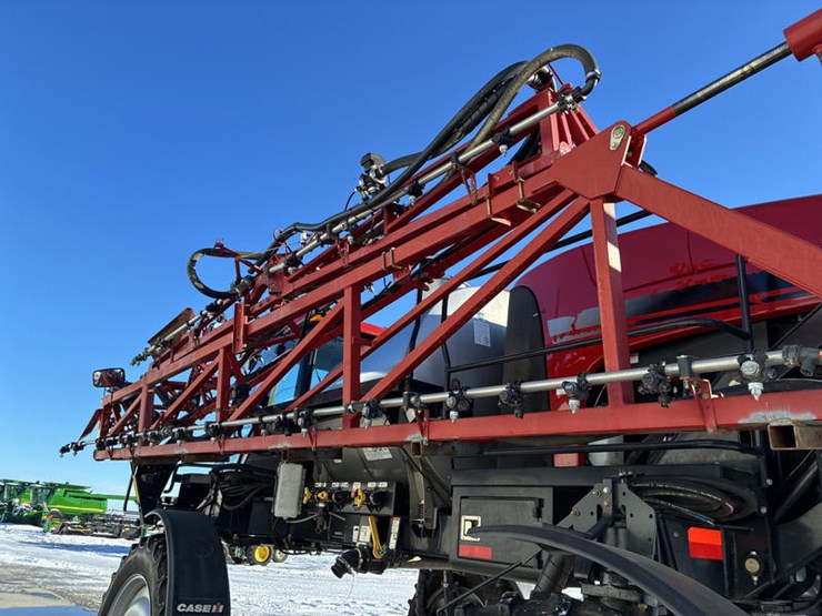 case-ih-patriot-3340-image-36