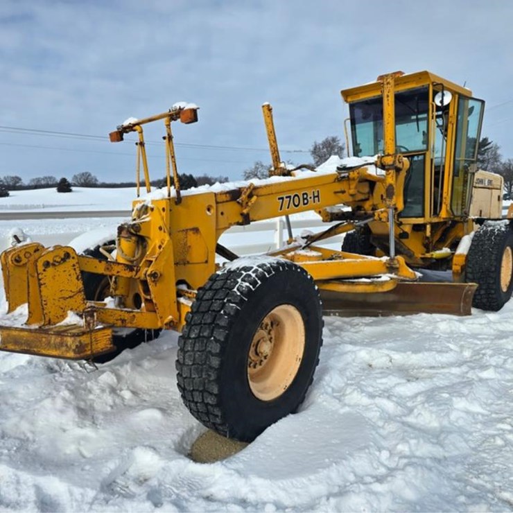 DEERE 770B