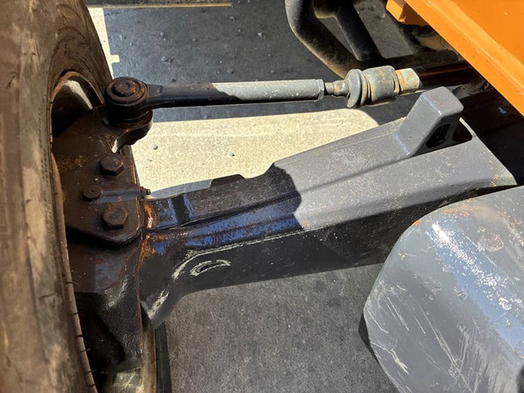 2019-case-580sn-image-56