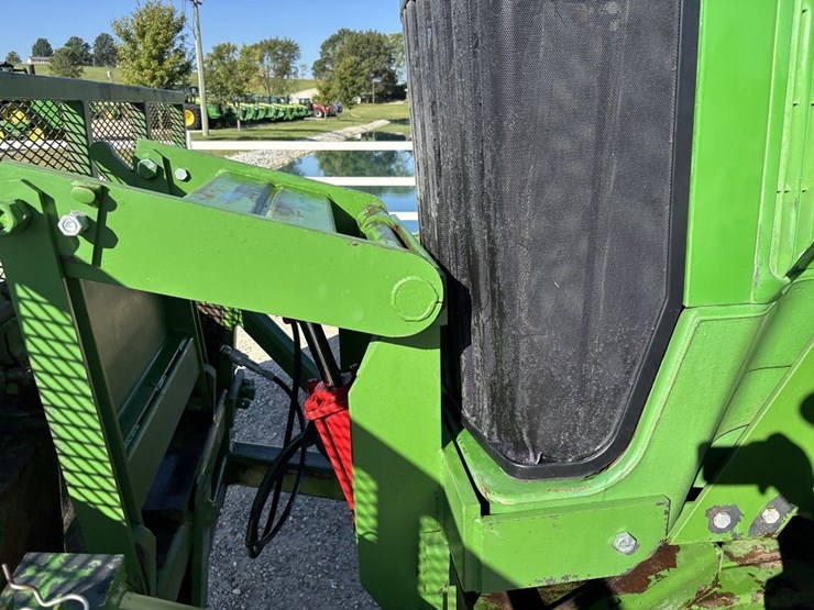john-deere-8200-image-36