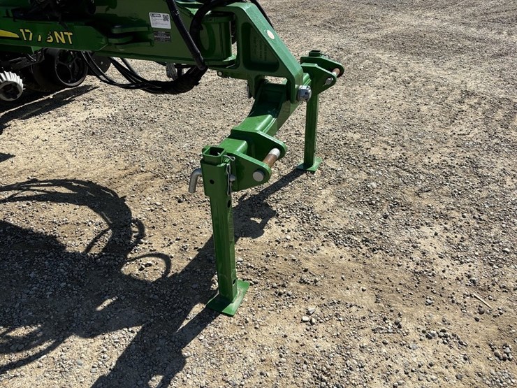 2017-john-deere-1775nt-image-7