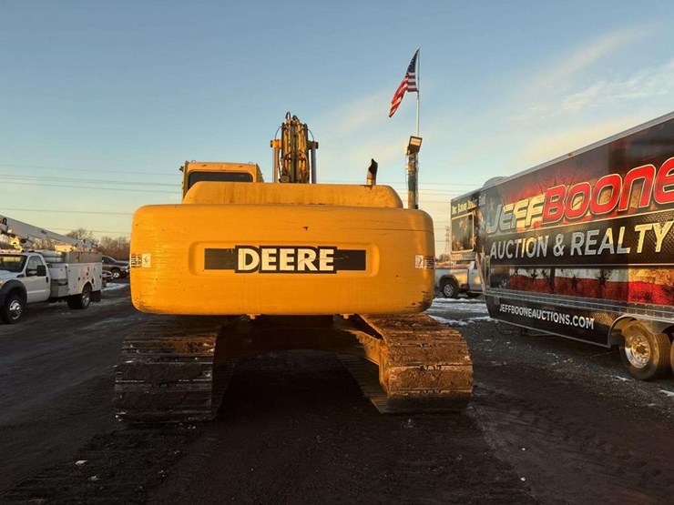 deere-200-lc-image-3