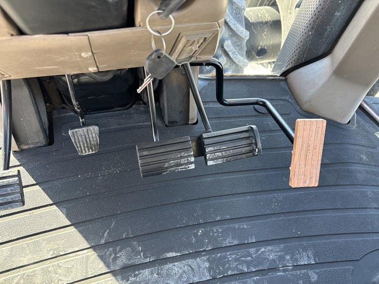 2014-case-ih-340-image-73