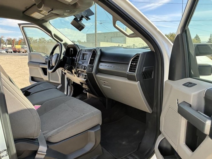2017-ford-f550-xlt-image-11