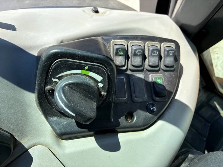 2019-case-580sn-image-89