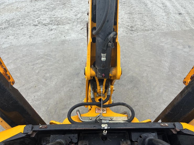 2019-jcb-3cx-image-79