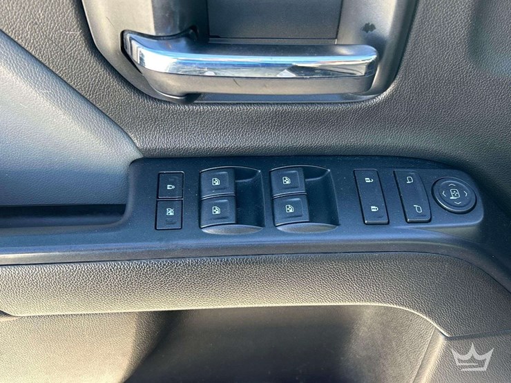 2018-chevrolet-1500-image-10