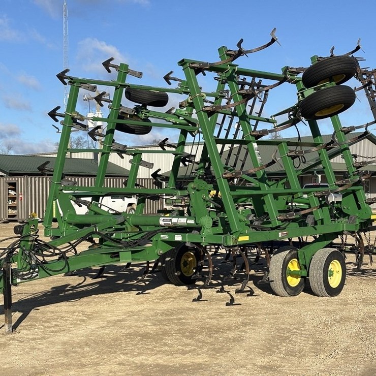 2011 JOHN DEERE 2210L