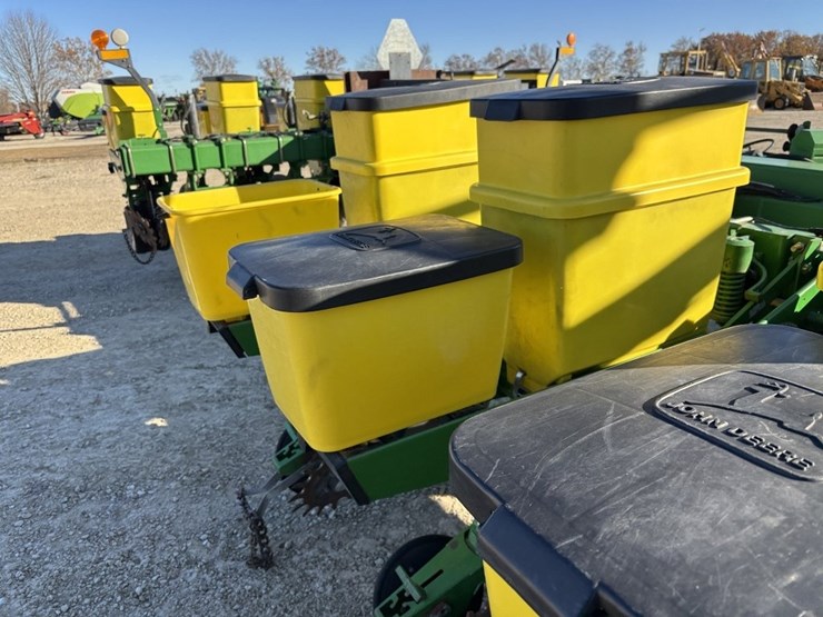 1997-john-deere-1770-image-23