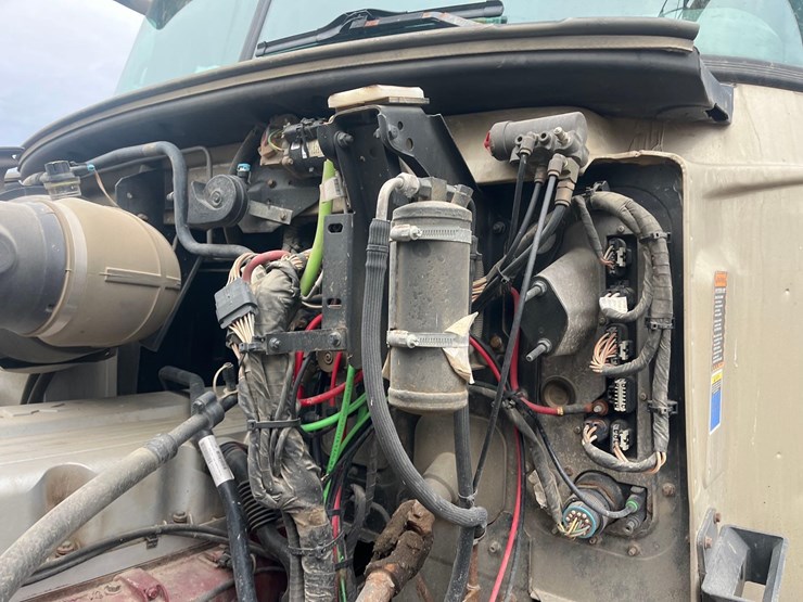 2014-mack-cxu613-semi-image-33