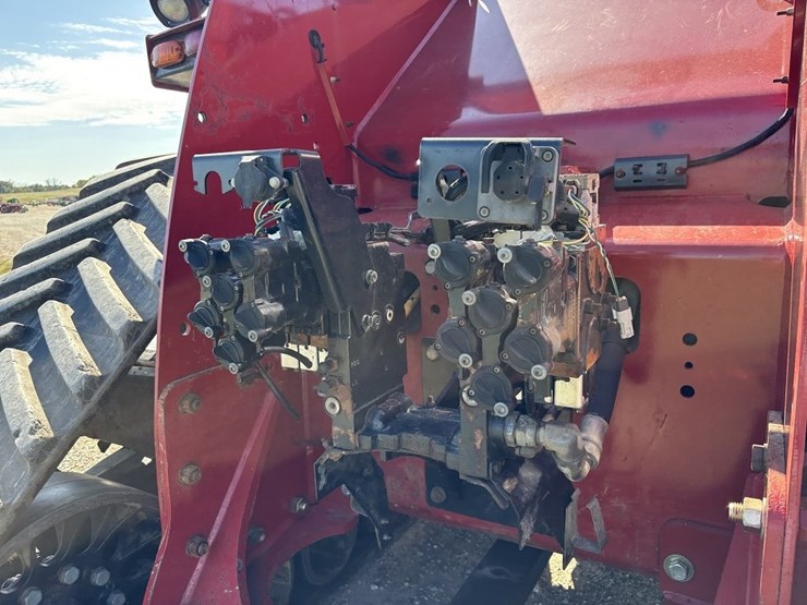 2013-case-ih-600-image-22