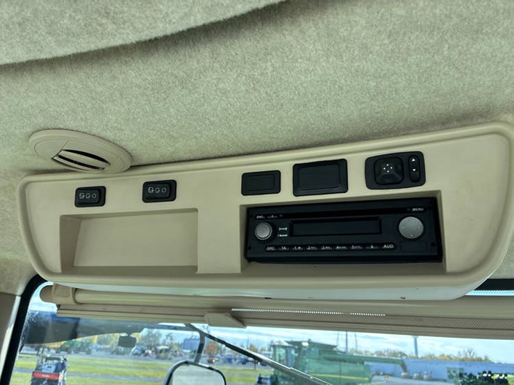 john-deere-8295r-image-79