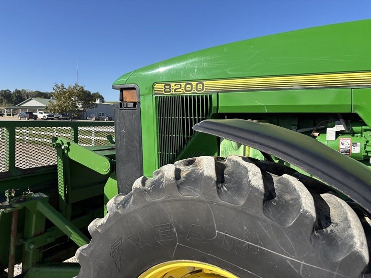 john-deere-8200-image-33
