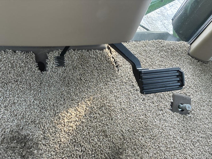 john-deere-r4038-image-84