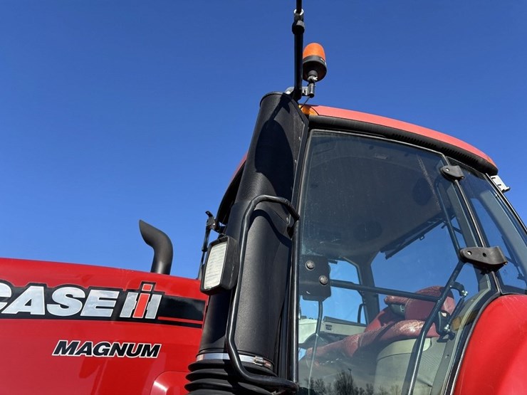 2014-case-ih-340-image-41