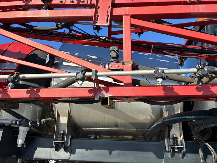 case-ih-patriot-3340-image-23