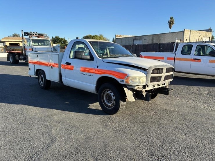 2005-dodge-ram-2500-image-2