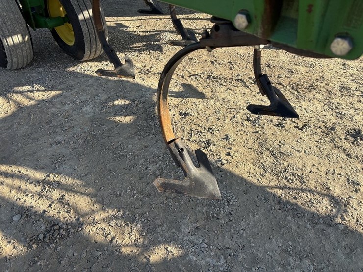 2011-john-deere-2210l-image-14