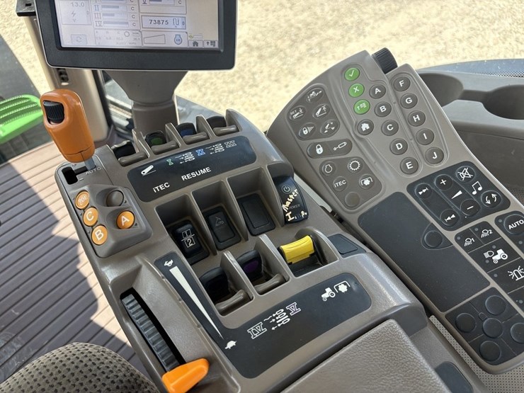 john-deere-7215r-image-39