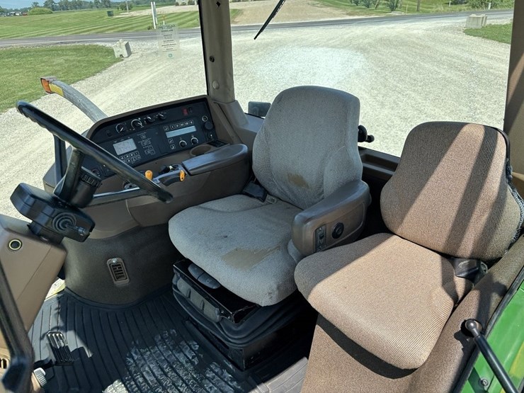 john-deere-8410t-image-50