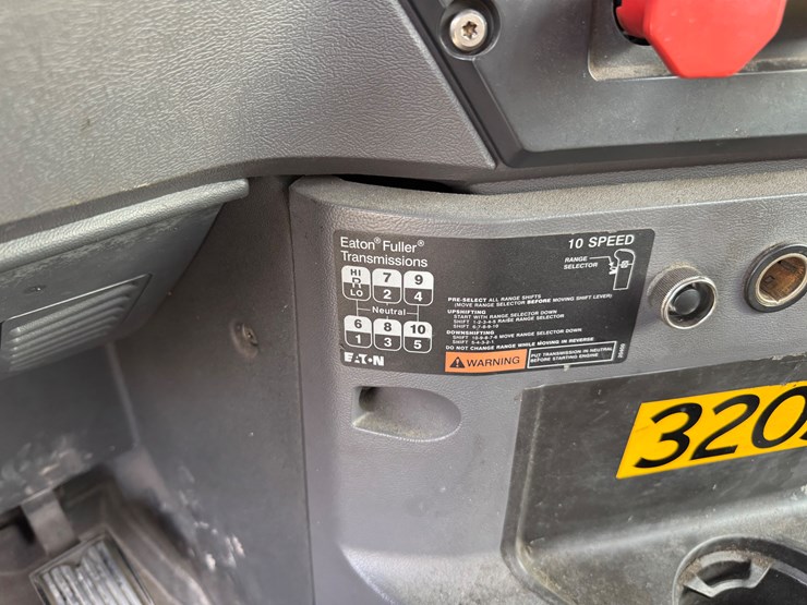 #145-•-mack-single-axle-image-16