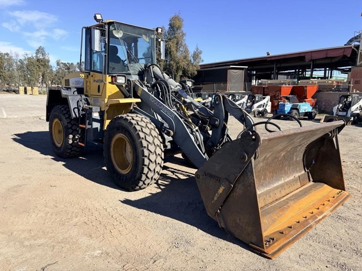 komatsu-wa200pt-image-2