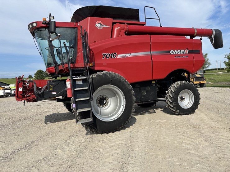 case-ih-7010-image-2