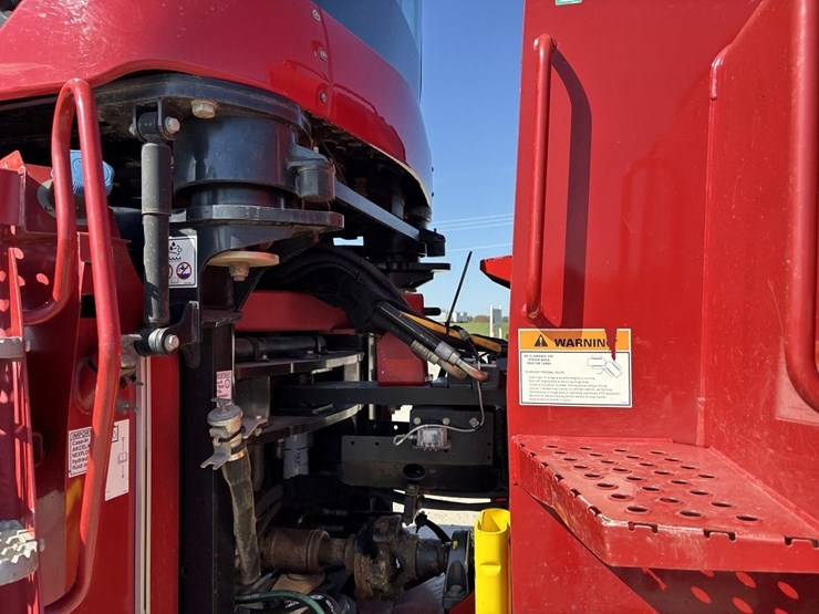 2013-case-ih-600-image-29