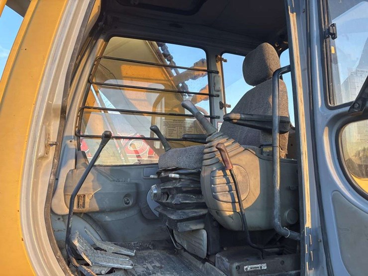 deere-200-lc-image-19