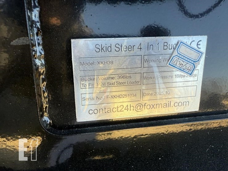 mini-skid-steer-4-in-1-bucket-image-4