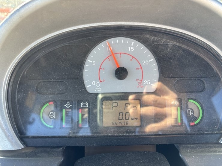 challenger-765e-track-tractor-image-47