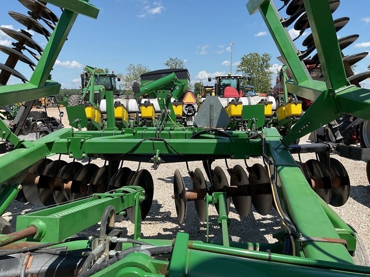 john-deere-637-image-3