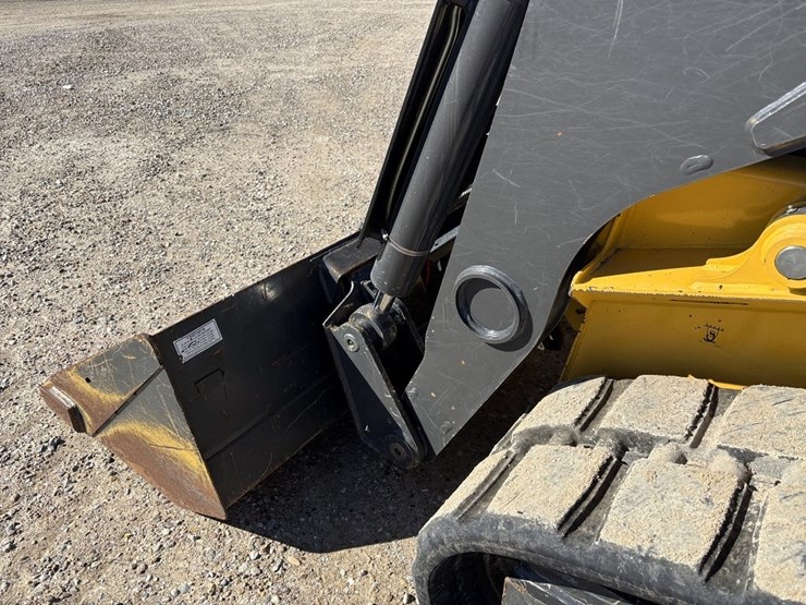 new-holland-c362-image-24