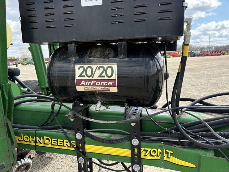 john-deere-1770nt-image-11