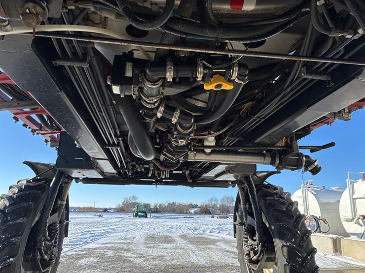 case-ih-patriot-3340-image-19