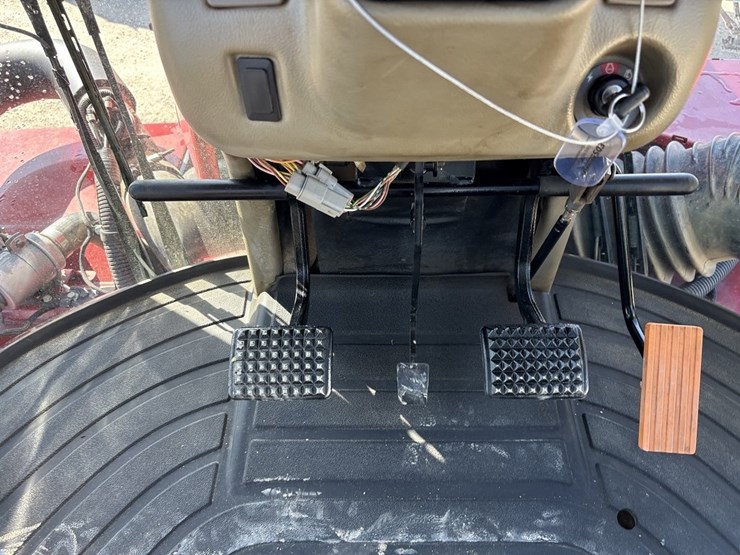 2013-case-ih-600-image-37