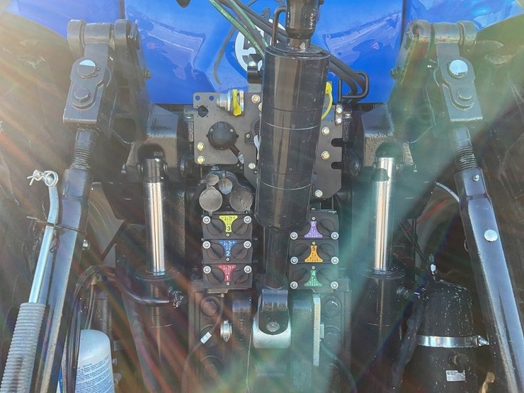 new-holland-t8.435-image-25